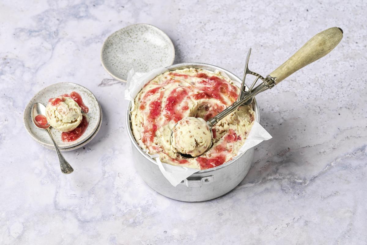 Buckwheat and rhubarb ice cream - Recipes | fooby.ch