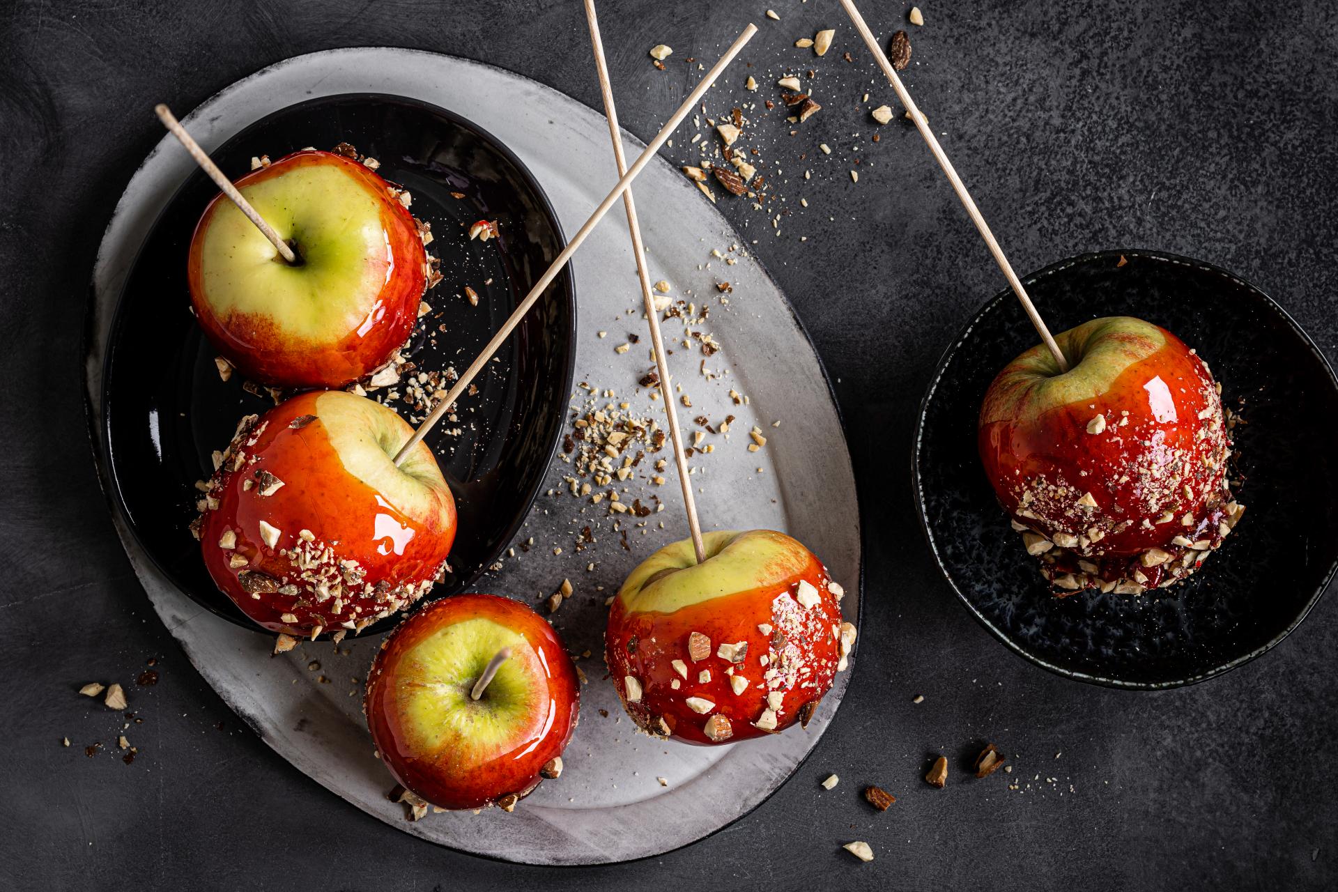 Kandierte Äpfel mit Rauchmandeln | Desserts | coop.ch