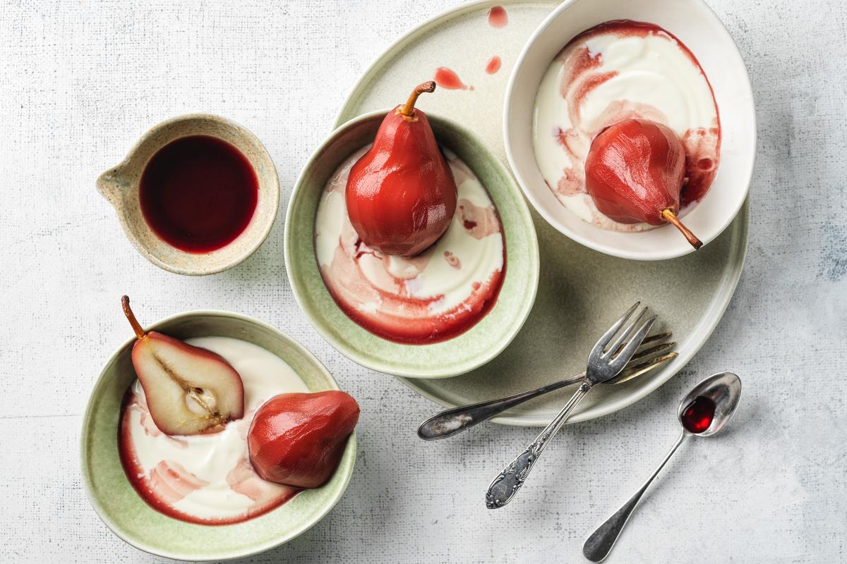 Pochierte Birnen mit Jogurt - Rezepte | fooby.ch