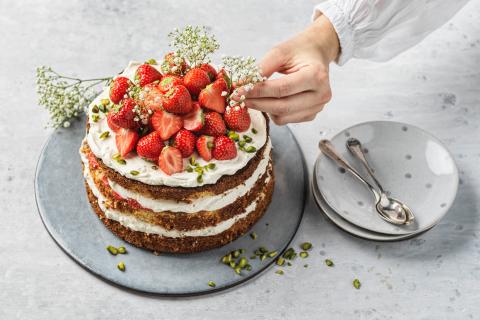 Strawberry & elderflower cake