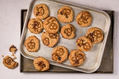 Peanut butter and chocolate cookies with bricelets