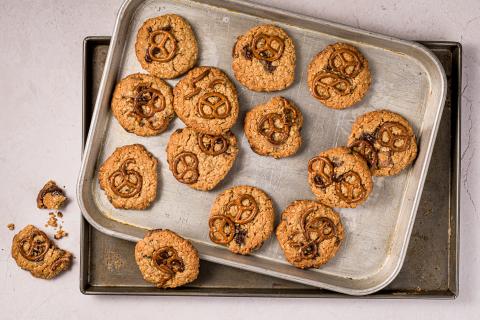 Erdnussbutter-Schokolade-Cookies mit Brezeln
