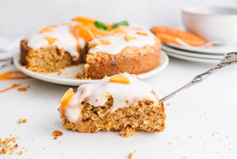 Moist vegan carrot cake