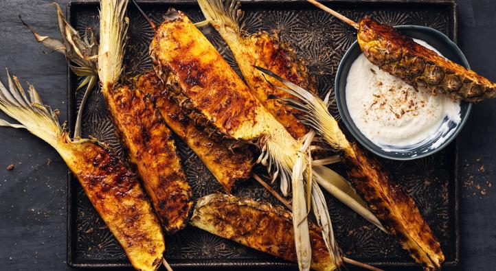 Grilled pineapple with coconut dip