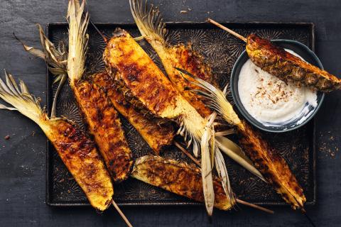 Grilled pineapple with coconut dip