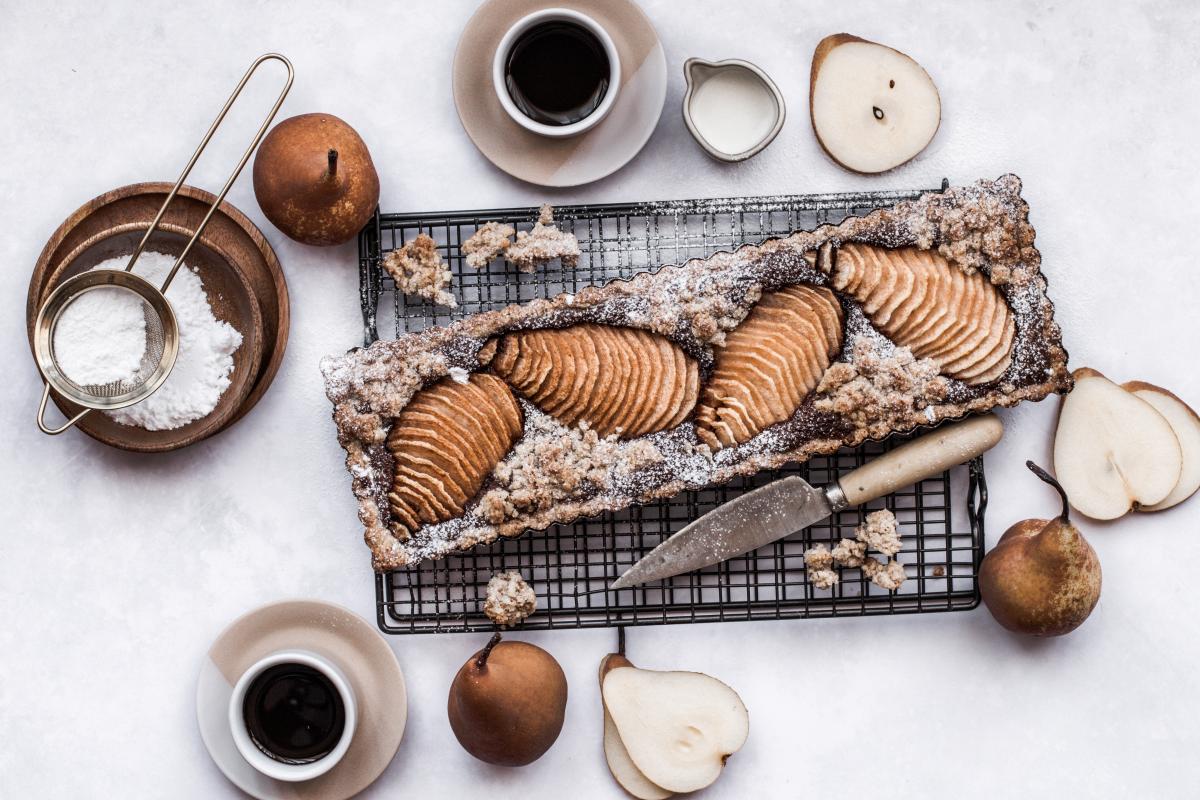 Frangipane tart with pears and chocolate - Recipes | fooby.ch