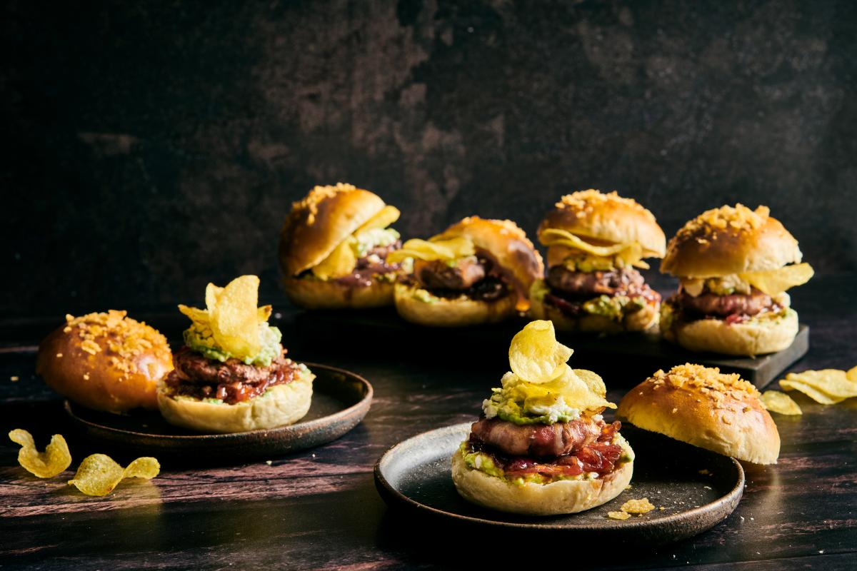 Mini burgers with potato chips - Recipes | fooby.ch