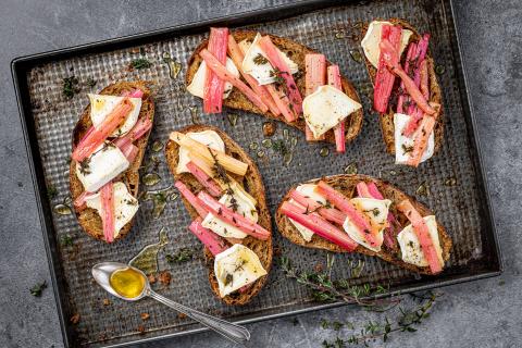 Rhubarb and goat’s cheese slices