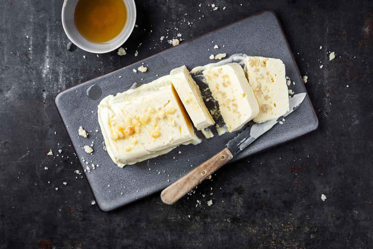 Mascarpone-Halbgefrorenes mit Schokolade und Amaretti - Rezepte | fooby.ch