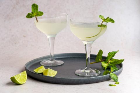 Southside cocktail with peppermint