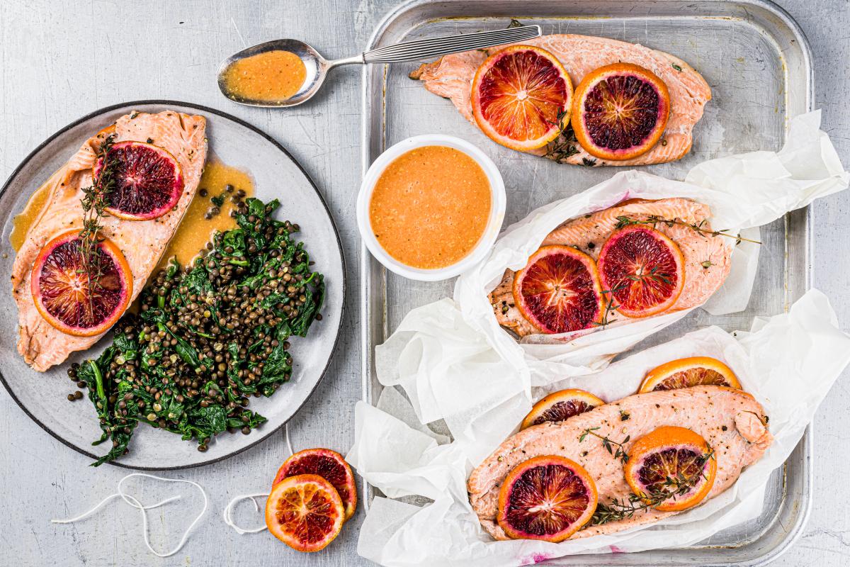Salmon trout and blood orange parcels - Recipes | fooby.ch