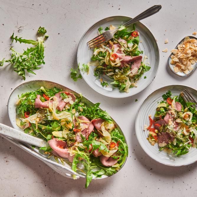 Löwenzahn-Salat mit Roastbeef | Salate | coop.ch