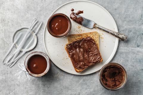 Chocolate and nut spread
