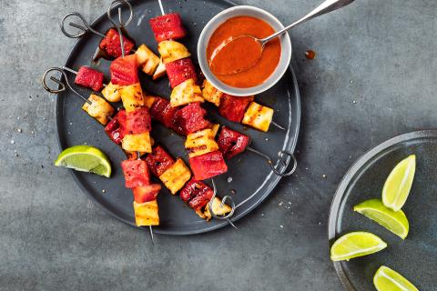 Grilled melon and halloumi skewers