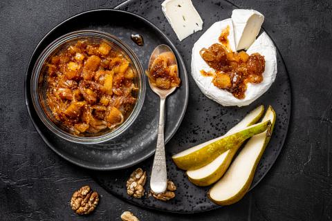 Pear and fig chutney with piment d’Espelette