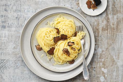 Spaghettini with summer truffle