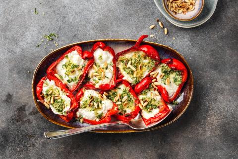 Grilled peppers with burrata