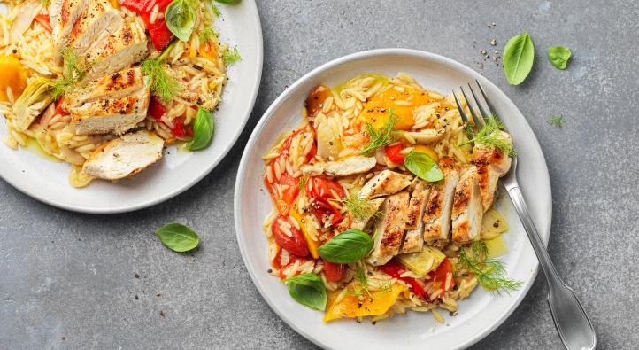 Blancs de poulet et risonis aux légumes d'été