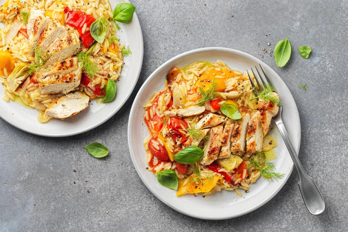 Chicken breasts with summer vegetable risoni - Recipes | fooby.ch