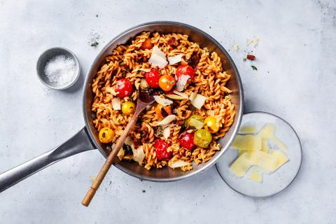 Lentil pasta with sun-dried tomatoes