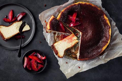 Basque cheesecake with plums