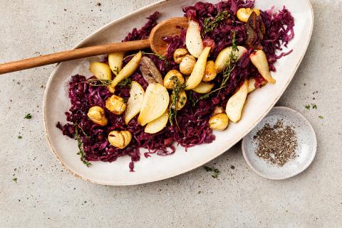 Chestnuts, pears and red cabbage