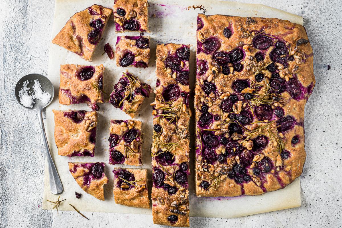 Grape and spelt focaccia PRINT - Recipes | fooby.ch