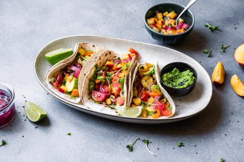 Tacos with summer vegetables and peach sauce