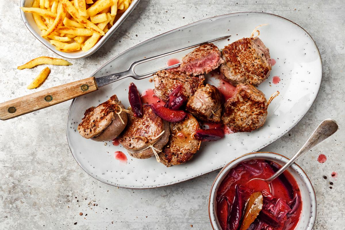 Hirschmedaillons mit Zwetschgensauce - Rezepte | fooby.ch Hirschmedaillons mit Zwetschgensauce - Rezepte | fooby.ch