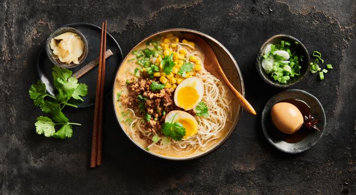 Cremig-scharfe Ramen mit Soja-Eier