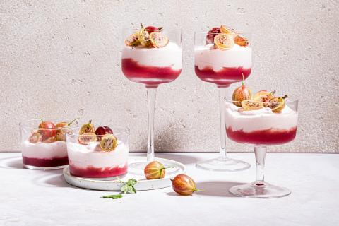 Gooseberry and yoghurt mousse