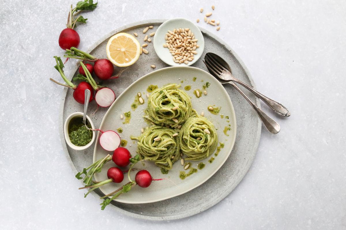 Linguine with radish leaf pesto - Recipes | fooby.ch