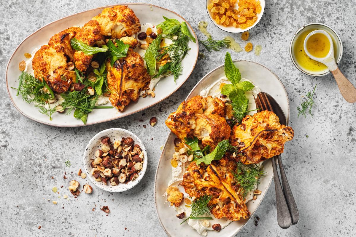 Roasted cauliflower steaks with herb salad - Recipes | fooby.ch