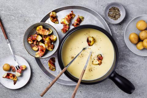 Fondue with apples wrapped in bacon
