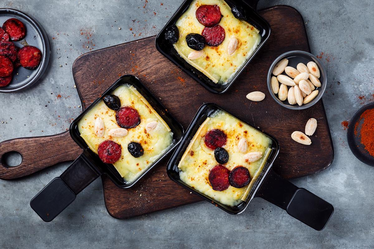 Raclette with chorizo and almonds - Recipes | fooby.ch