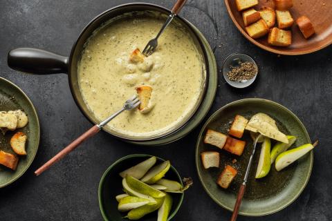 Fondue with cream cheese and sage