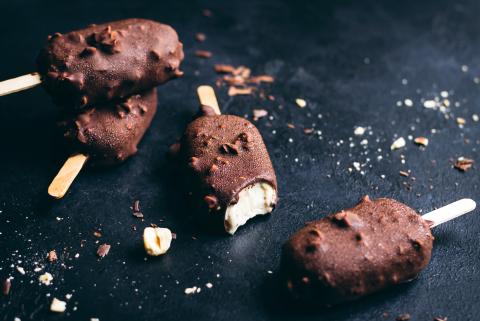 Mini-bâtonnets glacés vegan vanille-chocolat 