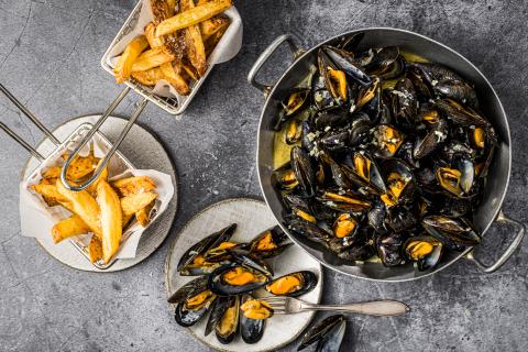 Moules-frites (mussels and fries)