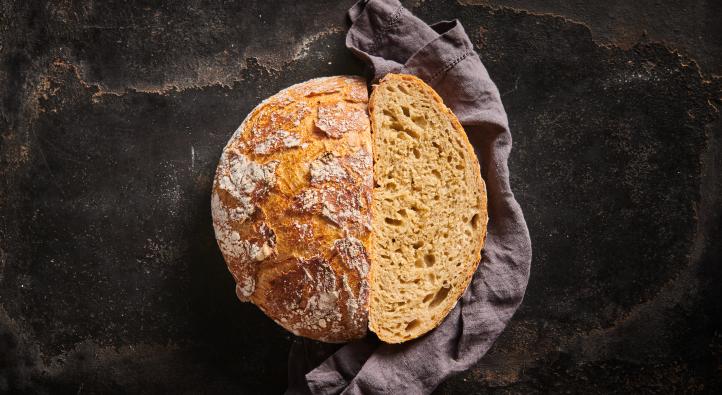 No-knead bread with caramelized onions