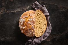 No-knead bread with caramelized onions