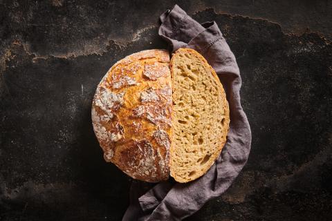 No-Knead Brot mit caramelisierten Zwiebeln