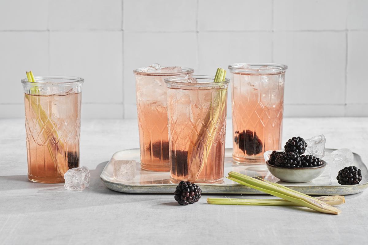 Blackberry and lemongrass iced tea - Recipes | fooby.ch