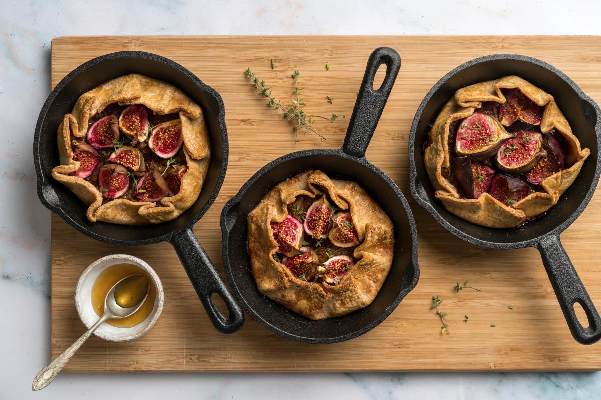 Galettes with caramelized onions and figs - Recipes | fooby.ch