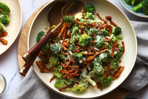 Caesar salad con broccoli