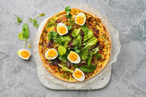 Cheese quiche with herbs and egg