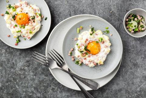 Cloud eggs with ham 