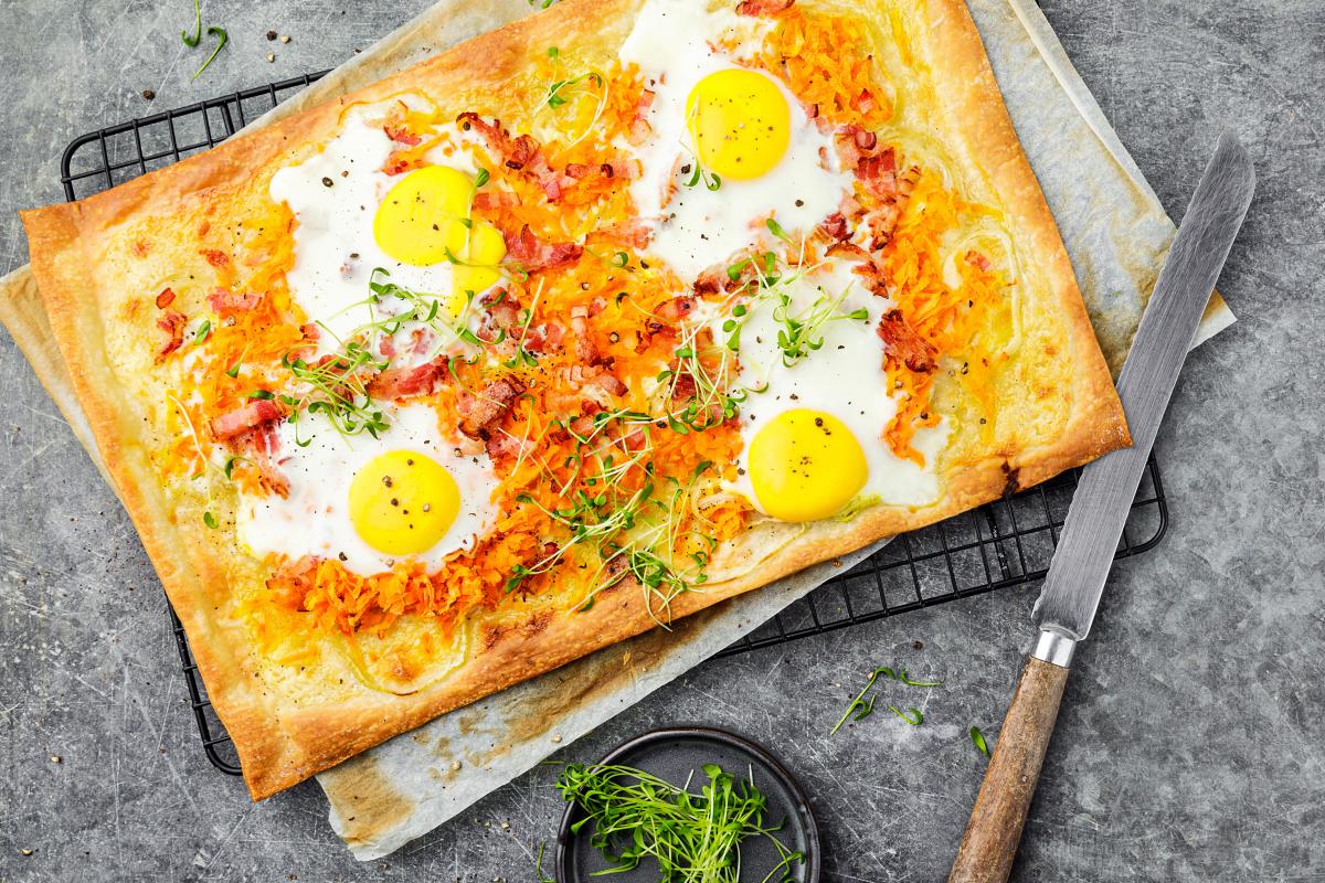 Carrot tarte flambée with egg - Recipes | fooby.ch