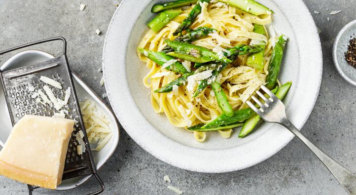 Asparagus and pasta alfredo 
