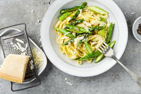Asparagus and pasta alfredo 