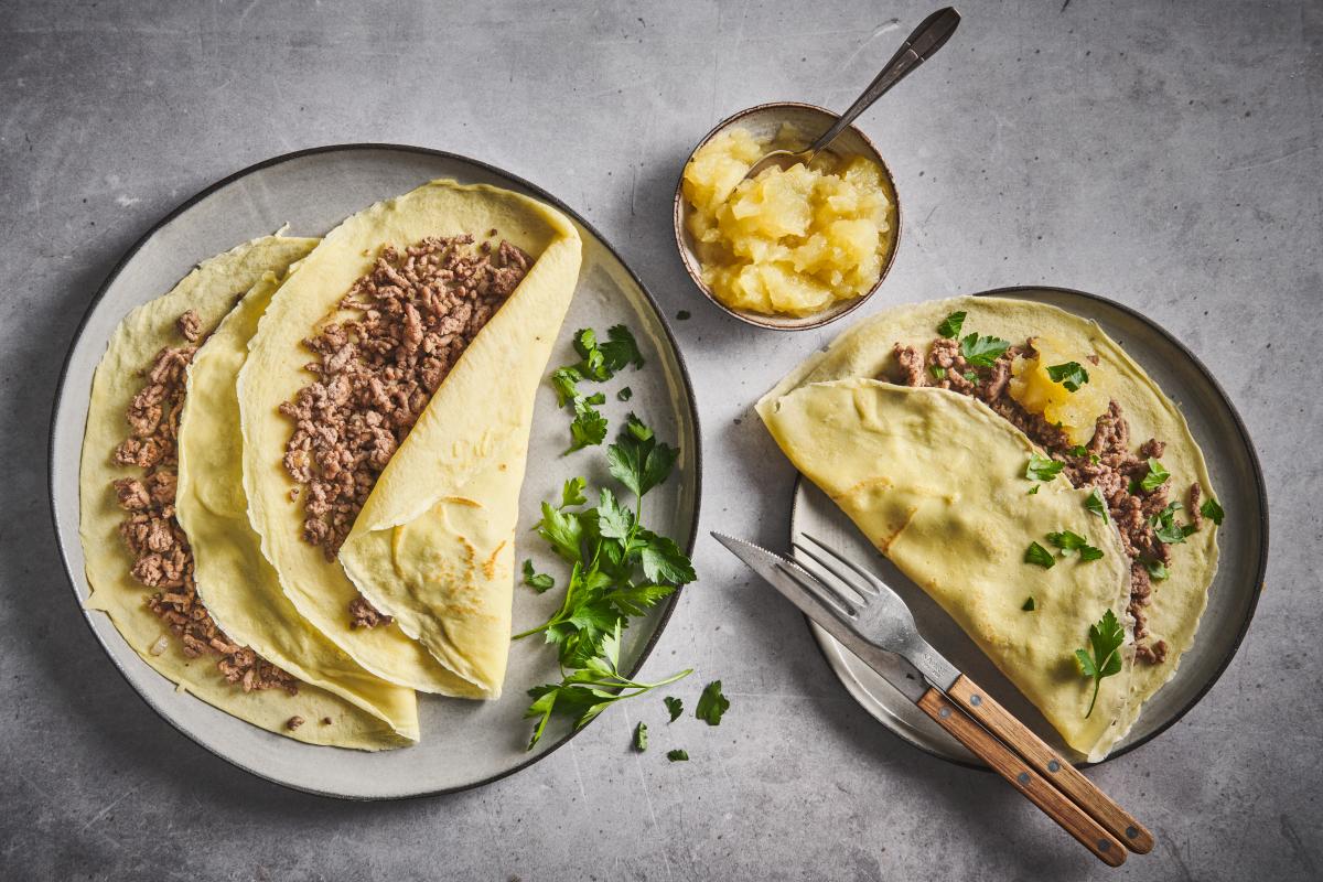 Mince omelettes with apple sauce - Recipes | fooby.ch